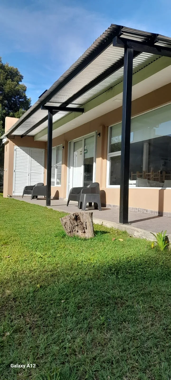 Fachada y galería de la quinta